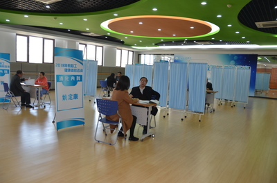 我校邀請(qǐng)資深醫(yī)學(xué)專家來(lái)校開展專項(xiàng)健康咨詢